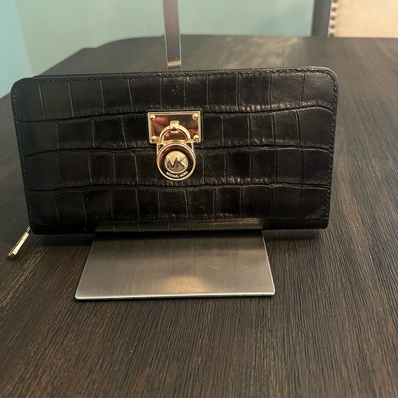 Michael Kors Hamilton Wallet - Picture 1 of 6